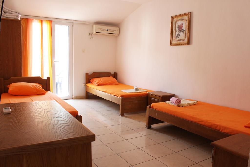 Guesthouse Sun Hostel Budva Exteriör bild