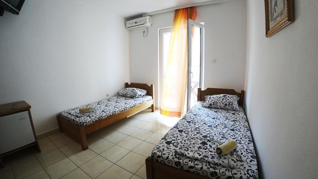 Guesthouse Sun Hostel Budva Exteriör bild