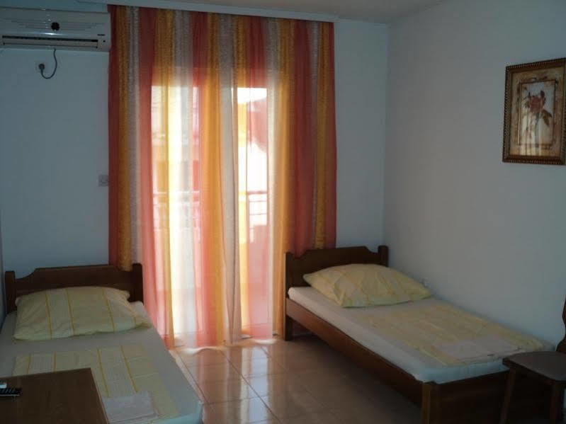 Guesthouse Sun Hostel Budva Exteriör bild