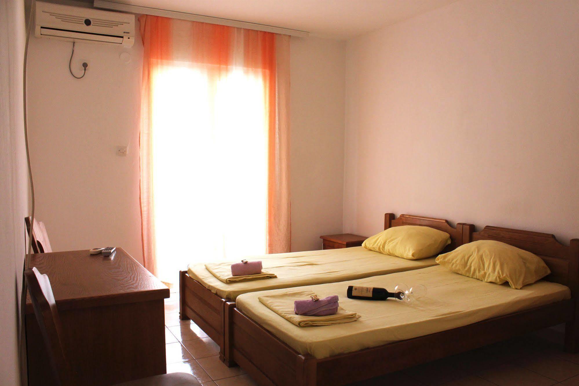 Guesthouse Sun Hostel Budva Exteriör bild