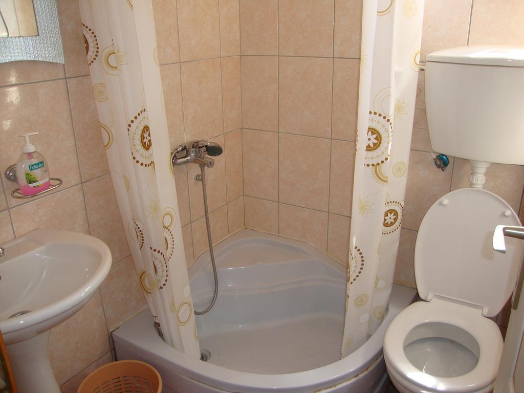 Guesthouse Sun Hostel Budva Exteriör bild